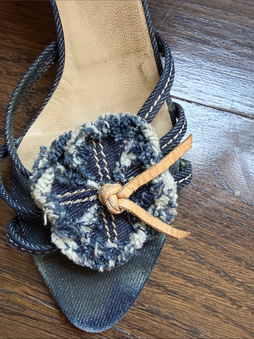MIU MIU Vintage Y2K Blue Denim Slide Mules Floral Accent Kitten Heel Sz 38.5 - Picture 3 of 10